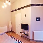 Marge's Cosy Old Town Nest *