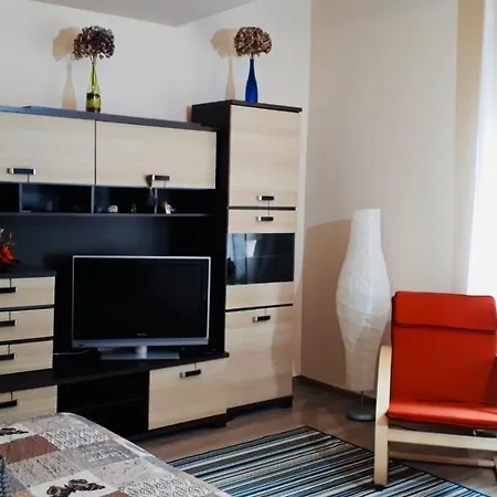 Marge's Cosy Old Town Nest *