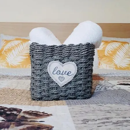 Апартаменти Marge's Cosy Old Town Nest Брашов