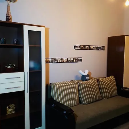 Marge's Cosy Old Town Nest Апартаменти *