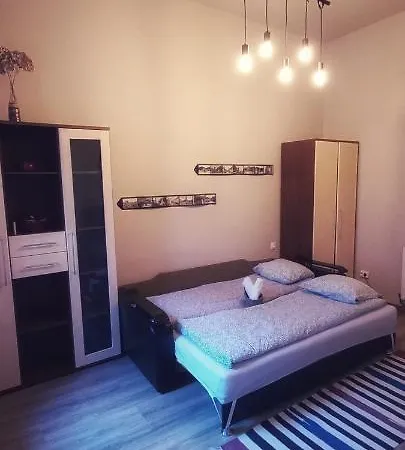 Marge's Cosy Old Town Nest Апартаменти Брашов