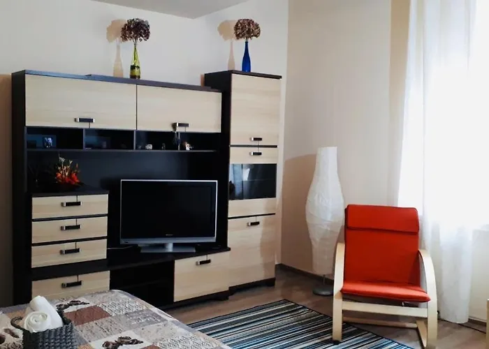 Marge's Cosy Old Town Nest *